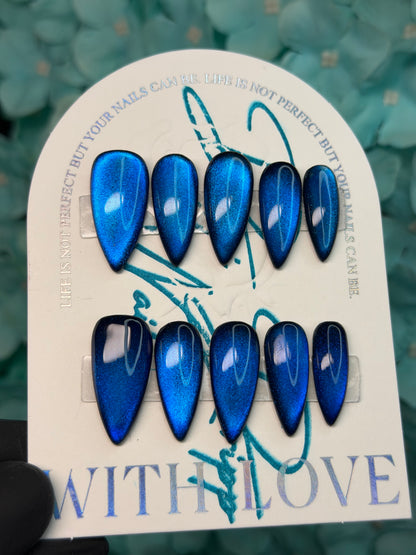 Blue Velvet Cat Eye