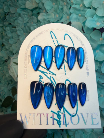 Blue Velvet Cat Eye