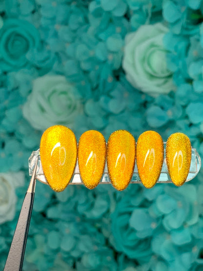 Yellow velvet cat eye
